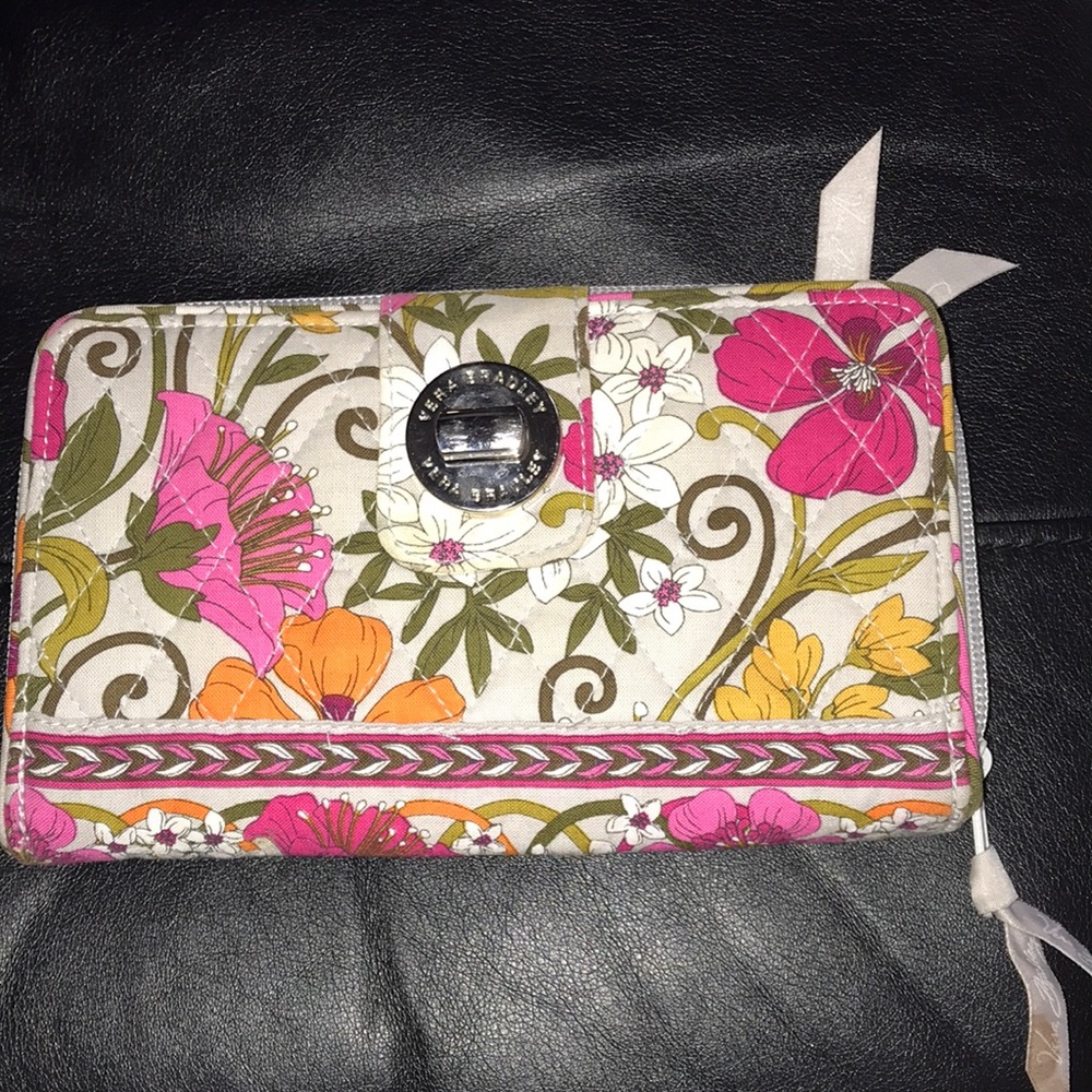 NWOT Vera Bradley Turn Key Wallet In Tea Garden